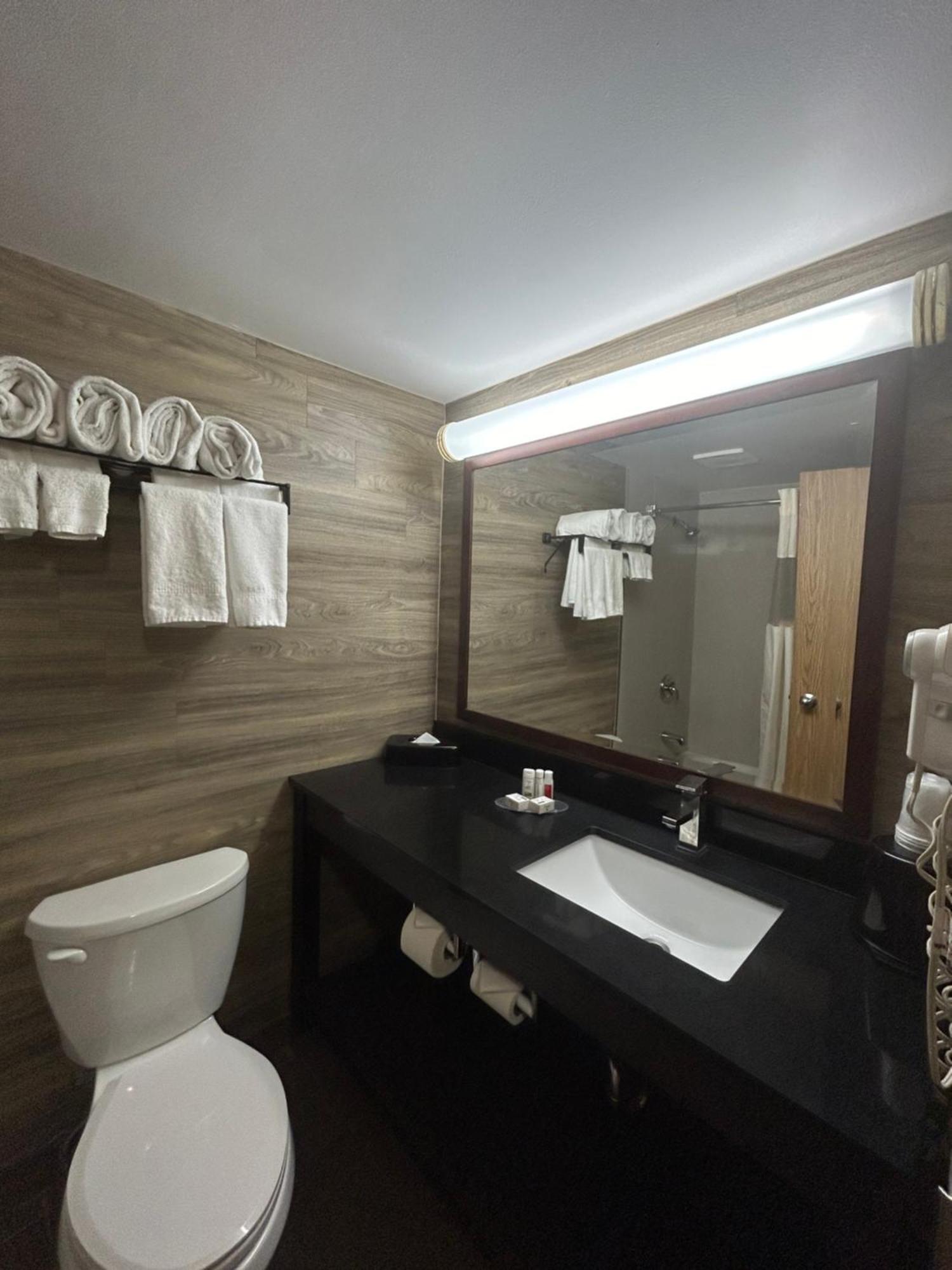 Travelodge By Wyndham Lindsay Extérieur photo