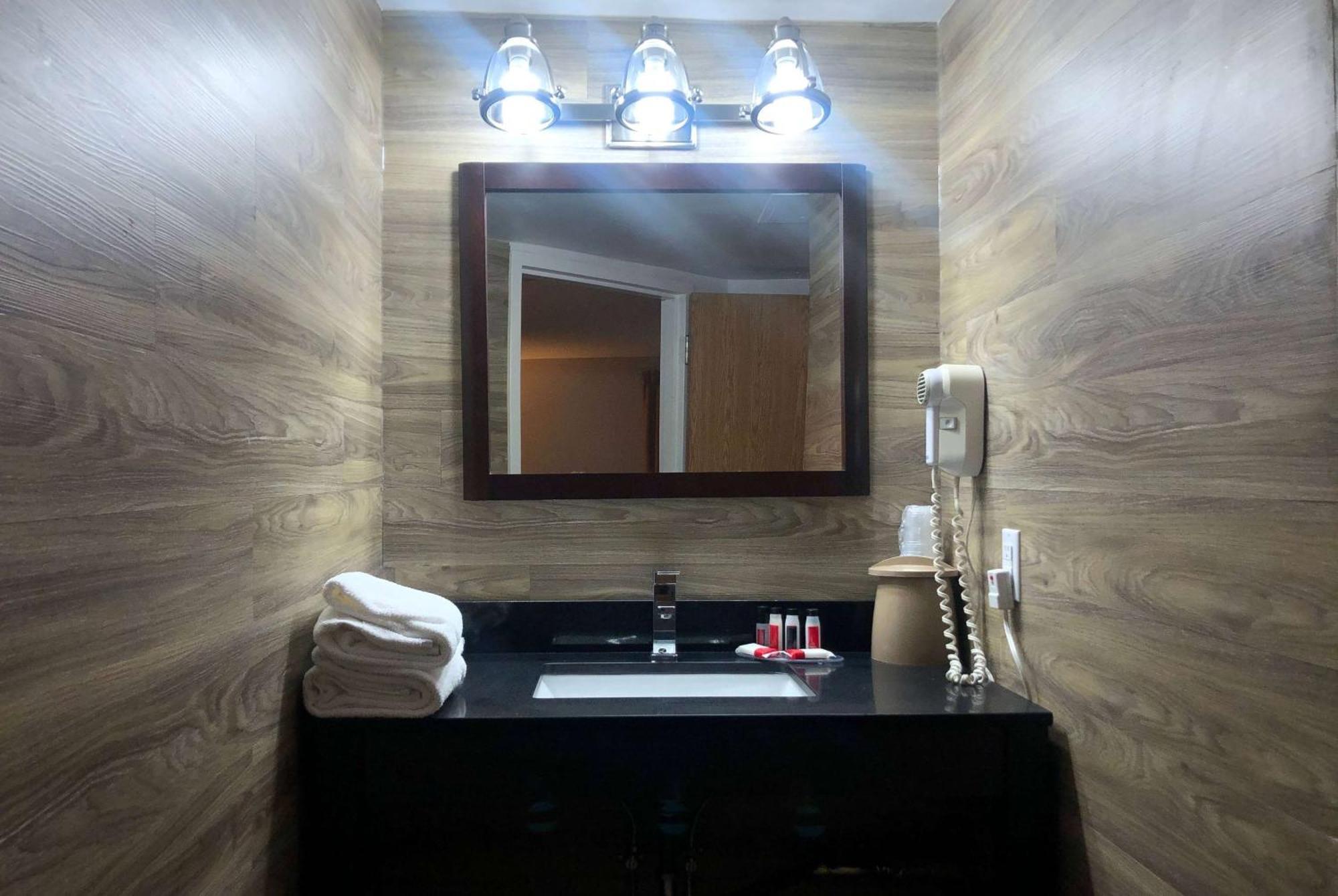 Travelodge By Wyndham Lindsay Extérieur photo